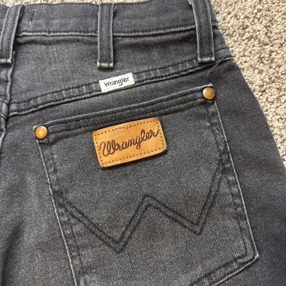 Wrangler Women's Dark Gray Jean Shorts - Picture 2 of 6